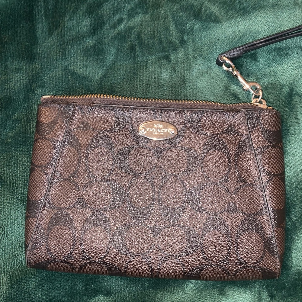 COACH WRISTLET WALLET CLUTCH WITH STRAP